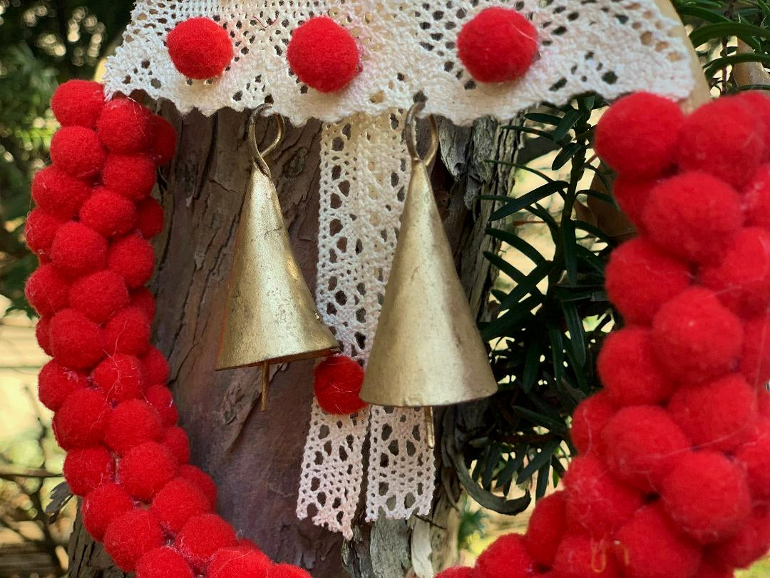 Romantic pom poms